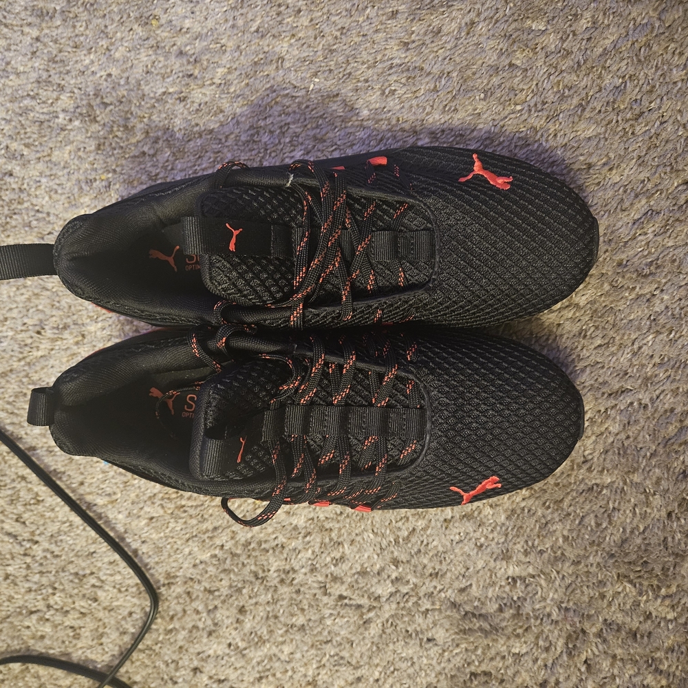 Puma Men's Black and Red Sneakers